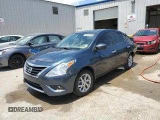 2016 Nissan Versa S z VIN 3N1CN7AP9GL818264, wystawiony jako Copart lot #56643895 z przebiegiem 55 110 mil mil oraz Szkody całkowita. Historia ofert i sprzedaży dostępna na DreamBid. Obrazek 1.