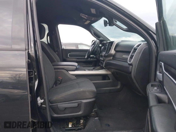 2019 Ram 2500 Big Horn with VIN 3C6UR5JL0KG700152, listed as a IAAI auction lot 42180625 with 94,282 mi miles. Bid and sale history available at carsss.com. Image 5.