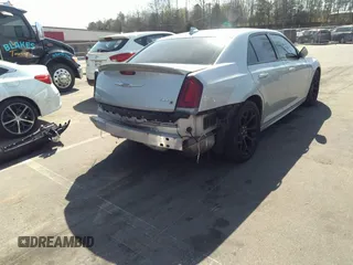 2020 Chrysler 300 S z VIN 2C3CCABGXLH103516, wystawiony jako IAAI lot #41918657 z przebiegiem 88 521 mil mil oraz . Historia ofert i sprzedaży dostępna na DreamBid. Obrazek 4.