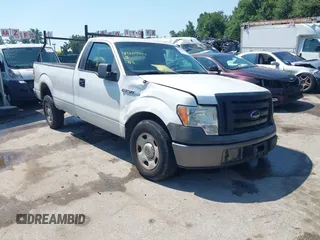 2009 Ford F-150 XL z VIN 1FTRF12W69KB82432, wystawiony jako IAAI lot #42659544 z przebiegiem 186 919 mil mil oraz . Historia ofert i sprzedaży dostępna na DreamBid. Obrazek 1.