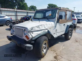 1998 Jeep Wrangler Sport z VIN 1J4FY19S3WP776209, wystawiony jako IAAI lot #42493513 z przebiegiem 113 130 mil mil oraz . Historia ofert i sprzedaży dostępna na DreamBid. Obrazek 2.