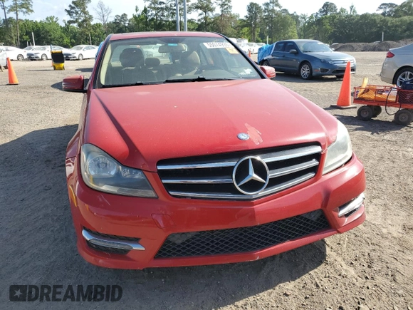 2014 Mercedes-Benz C 250 Sport z VIN WDDGF4HBXER304424, wystawiony jako Copart lot #55074935 z przebiegiem 192 618 mil mil oraz Czysty tytuł • Clean title. Historia ofert i sprzedaży dostępna na DreamBid. Obrazek 5.