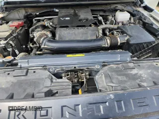 2023 Nissan Frontier S z VIN 1N6ED1CL8PN657547, wystawiony jako Copart lot #57103215 z przebiegiem 26 064 mil mil oraz Tytuł czysty. Historia ofert i sprzedaży dostępna na DreamBid. Obrazek 7.