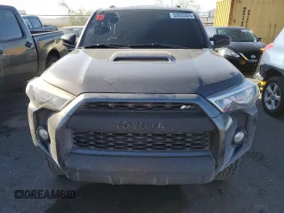 2018 Toyota 4Runner SR5 z VIN JTEBU5JR8J5485222, wystawiony jako Copart lot #52633325 z przebiegiem 107 412 mil mil oraz Szkoda całkowita • Salvage title. Historia ofert i sprzedaży dostępna na DreamBid. Obrazek 5.