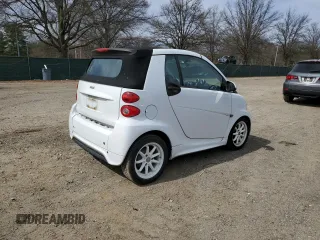2013 Smart fortwo Passion z VIN WMEEK3BA6DK640099, wystawiony jako Copart lot #50757045 z przebiegiem 102 129 mil mil oraz Czysty tytuł • Clean title. Historia ofert i sprzedaży dostępna na DreamBid. Obrazek 3.