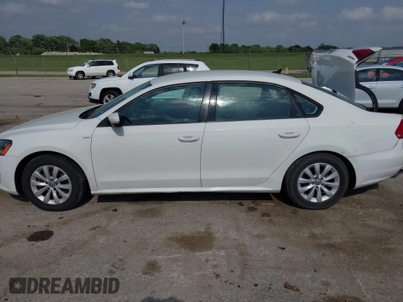 2014 Volkswagen Passat S с VIN 1VWAT7A34EC061268, выставлен на аукционе IAAI как лот 42288756 с пробегом 104 477 миль миль и . История ставок и продаж доступна на DreamBid. Изображение 14.