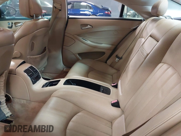 2007 Mercedes-Benz CLS-Class 5.5L with VIN WDDDJ72X77A106148, listed as a IAAI auction lot 41993651 with 158,291 mi miles. Bid and sale history available at carsss.com. Image 8.