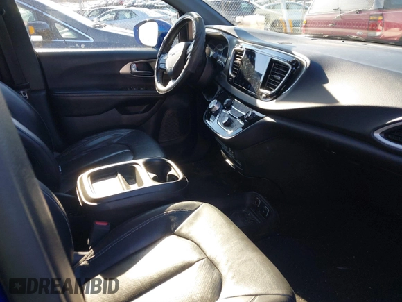 2020 Chrysler Pacifica Launch Edition with VIN 2C4RC3BG1LR123861, listed as a IAAI auction lot 41294790 with 56,007 mi miles and . Bid and sale history available at DreamBid. Image 5.