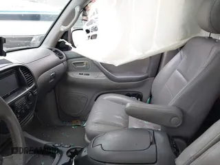 2006 Toyota Sequoia SR5 with VIN 5TDBT44A46S272938, listed as a IAAI auction lot 40974081 with 250,478 mi miles and . Bid and sale history available at DreamBid. Image 5.