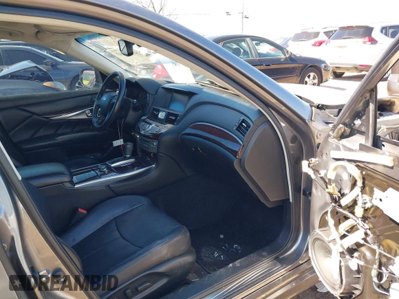 2018 Infiniti Q70 Luxe with VIN JN1BY1AR6JM220065, listed as a IAAI auction lot 41665033 with 135,905 mi miles and . Bid and sale history available at DreamBid. Image 5.