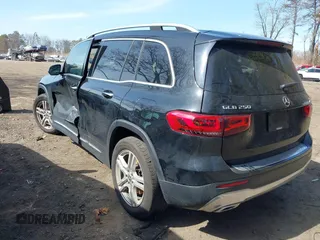 2020 Mercedes-Benz GLB 250 z VIN WDC4M4HB7LW007333, wystawiony jako IAAI lot #41790883 z przebiegiem 53 605 mil mil oraz . Historia ofert i sprzedaży dostępna na DreamBid. Obrazek 3.