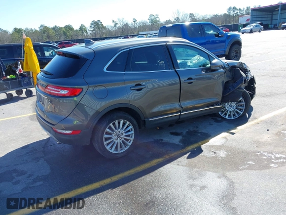 2019 Lincoln MKC Standard with VIN 5LMCJ1D92KUL08929, listed as a IAAI auction lot 41766946 with 90,171 mi miles. Bid and sale history available at carsss.com. Image 4.