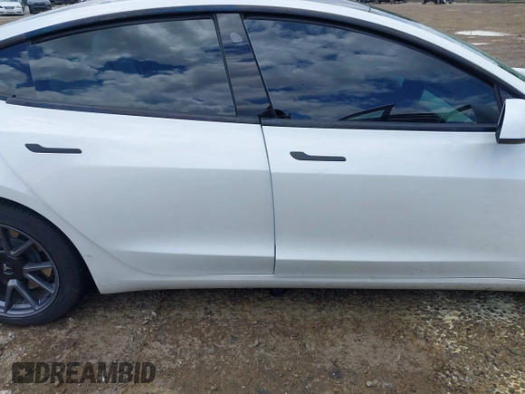 2023 Tesla Model 3 z VIN 5YJ3E1EA8PF608429, wystawiony jako IAAI lot #42345888 z przebiegiem 14 907 mil mil oraz . Historia ofert i sprzedaży dostępna na DreamBid. Obrazek 12.