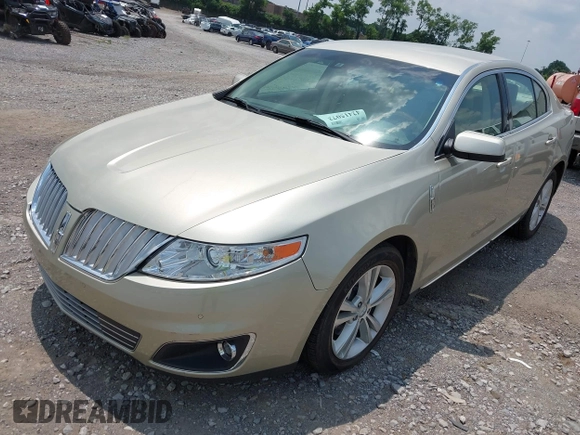 2010 Lincoln MKS z VIN 1LNHL9DR3AG613743, wystawiony jako IAAI lot #42415072 z przebiegiem 69 767 mil mil oraz . Historia ofert i sprzedaży dostępna na DreamBid. Obrazek 2.