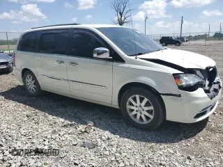 2011 Chrysler Town & Country Touring L z VIN 2A4RR8DG7BR783713, wystawiony jako Copart lot #57297455 z przebiegiem 148 455 mil mil oraz Szkoda całkowita • Salvage title. Historia ofert i sprzedaży dostępna na DreamBid. Obrazek 4.