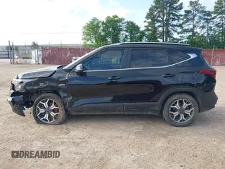2021 Kia Seltos EX with VIN KNDERCAAXM7228380, listed as a IAAI auction lot 42015912 with 61,612 mi miles. Bid and sale history available at carsss.com. Image 15.