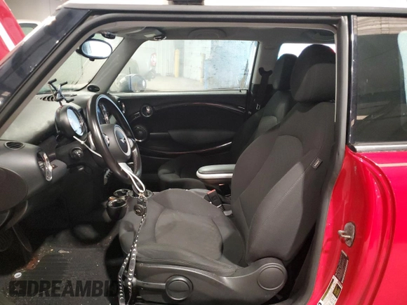 2010 MINI Hardtop S z VIN WMWMF7C53ATZ72544, wystawiony jako Copart lot #64125695 z przebiegiem 70 587 mil mil oraz Czysty tytuł • Clean title. Historia ofert i sprzedaży dostępna na DreamBid. Obrazek 7.