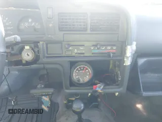 1994 Toyota Pickup z VIN 4TARN81A2RZ306507, wystawiony jako IAAI lot #41834087 z przebiegiem 164 855 mil mil oraz . Historia ofert i sprzedaży dostępna na DreamBid. Obrazek 13.