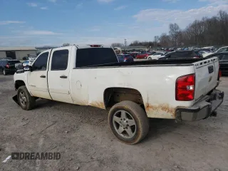 2008 Chevrolet Silverado 3500HD SRW Work Truck with VIN 1GCHC33K48F100412, listed as a Copart auction lot 44030635 with 275,913 mi miles and Salvage Title. Bid and sale history available at carsss.com. Image 2.