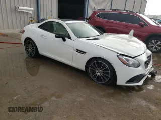 2019 Mercedes-Benz SLC 300 z VIN WDDPK3JA2KF162719, wystawiony jako Copart lot #42659493 z przebiegiem 25 450 mil mil oraz . Historia ofert i sprzedaży dostępna na DreamBid. Obrazek 4.