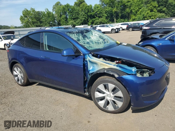 2024 Tesla Model Y Long Range with VIN 7SAYGDEE4RF032154, listed as a Copart auction lot 61973635 with 10,022 mi miles and Salvage title. Bid and sale history available at DreamBid. Image 4.