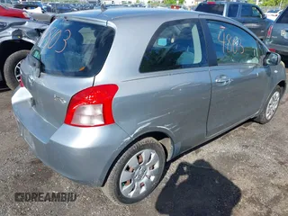 2007 Toyota Yaris z VIN JTDJT923975084145, wystawiony jako IAAI lot #42354803 z przebiegiem 85 121 mil mil oraz . Historia ofert i sprzedaży dostępna na DreamBid. Obrazek 4.
