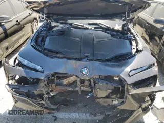 2024 BMW i7 M70 z VIN WBY83EH05RCP88571, wystawiony jako Copart lot #67134844 z przebiegiem 8118 mil mil oraz Szkody całkowita. Historia ofert i sprzedaży dostępna na DreamBid. Obrazek 13.