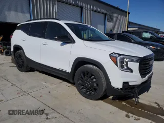 2024 GMC Terrain SLT z VIN 3GKALPEG7RL393252, wystawiony jako Copart lot #49613645 z przebiegiem 12 646 mil mil oraz Szkoda całkowita • Salvage title. Historia ofert i sprzedaży dostępna na DreamBid. Obrazek 4.