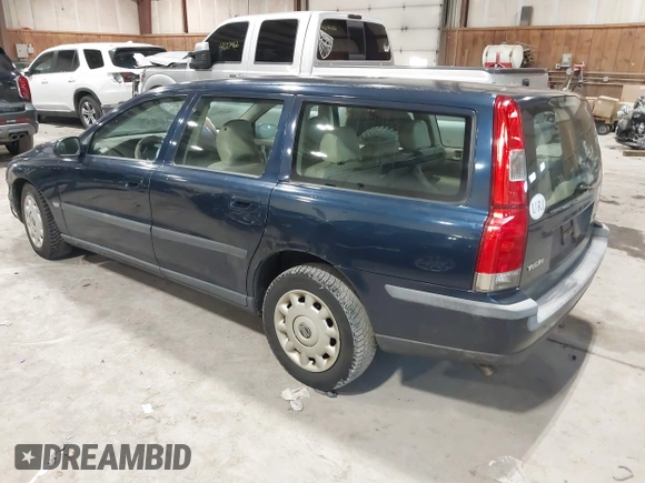 2002 Volvo V70 with VIN YV1SW61R721181578, listed as a IAAI auction lot 41620282 with 260,803 mi miles. Bid and sale history available at carsss.com. Image 3.