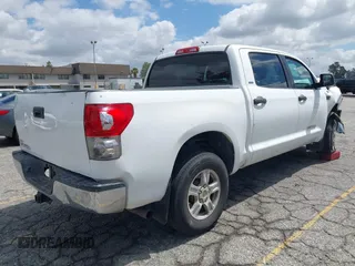 2008 Toyota Tundra z VIN 5TFEV54128X049128, wystawiony jako IAAI lot #42249292 z przebiegiem 313 233 mil mil oraz . Historia ofert i sprzedaży dostępna na DreamBid. Obrazek 4.