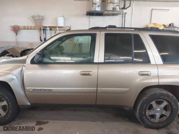 2004 Chevrolet TrailBlazer LT with VIN 1GNDT13S742273188, listed as a IAAI auction lot 41464324 with 149,700 mi miles. Bid and sale history available at carsss.com. Image 15.