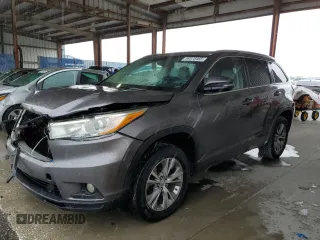 2015 Toyota Highlander XLE z VIN 5TDKKRFH0FS104062, wystawiony jako Copart lot #59578465 z przebiegiem 113 985 mil mil oraz Szkoda całkowita • Salvage title. Historia ofert i sprzedaży dostępna na DreamBid. Obrazek 1.