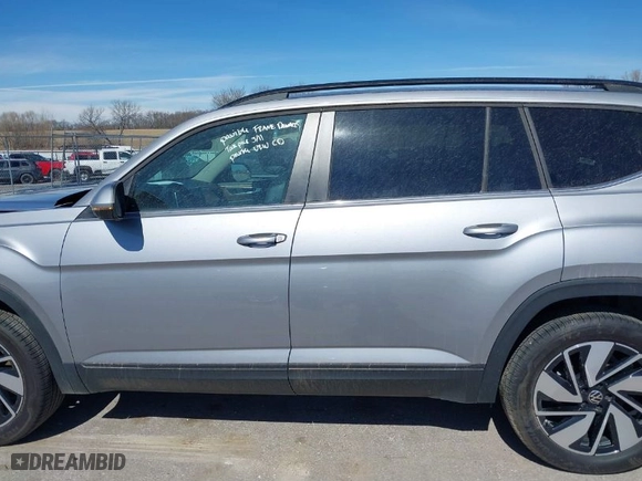 2024 Volkswagen Atlas 2.0T SE w/Technology with VIN 1V2HR2CA5RC569705, listed as a IAAI auction lot 41838594 with 27,519 mi miles. Bid and sale history available at carsss.com. Image 15.