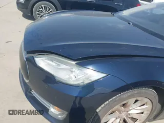 2013 Tesla Model S Performance с VIN 5YJSA1CP7DFP25848, выставлен на аукционе IAAI как лот 42511007 с пробегом 144 321 миль миль и . История ставок и продаж доступна на DreamBid. Изображение 6.