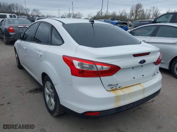 2014 Ford Focus SE with VIN 1FADP3F2XEL388552, listed as a IAAI auction lot 41932200 with 122,744 mi miles. Bid and sale history available at carsss.com. Image 3.
