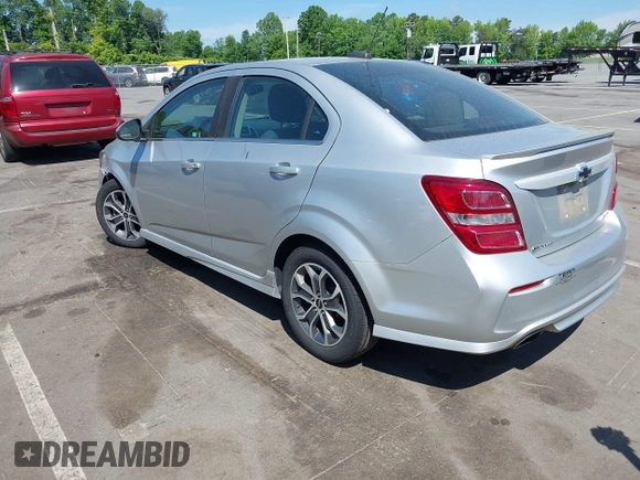 2019 Chevrolet Sonic LT z VIN 1G1JD5SB3K4112641, wystawiony jako IAAI lot #42183793 z przebiegiem 45 418 mil mil oraz . Historia ofert i sprzedaży dostępna na DreamBid. Obrazek 3.