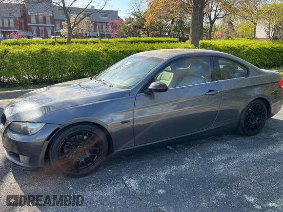 2008 BMW 3 Series 328i with VIN WBAWB33518P133427, listed as a Copart auction lot 53393465 with 111,539 mi miles and Clean Title. Bid and sale history available at carsss.com. Image 2.