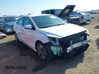 2020 Hyundai Ioniq SEL z VIN KMHC75LD3LU198912, wystawiony jako IAAI lot #42106959 z przebiegiem 53 053 mil mil oraz . Historia ofert i sprzedaży dostępna na DreamBid. Obrazek 1.