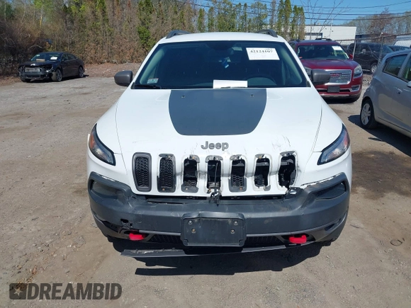 2014 Jeep Cherokee Trailhawk with VIN 1C4PJMBS8EW163212, listed as a IAAI auction lot 42124107 with 114,999 mi miles. Bid and sale history available at carsss.com. Image 12.