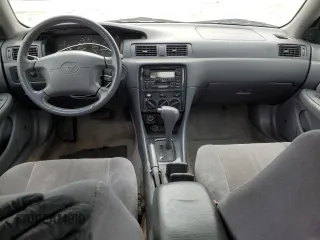 2001 Toyota Camry CE z VIN JT2BG22K210600687, wystawiony jako Copart lot #48807225 z przebiegiem 307 479 mil mil oraz Szkoda całkowita • Salvage title. Historia ofert i sprzedaży dostępna na DreamBid. Obrazek 8.