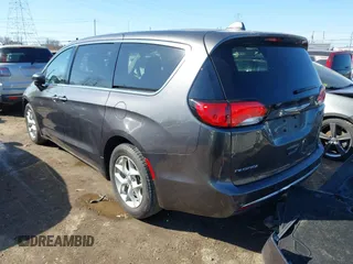 2019 Chrysler Pacifica Touring Plus z VIN 2C4RC1FG3KR708986, wystawiony jako IAAI lot #41744300 z przebiegiem 123 043 mil mil oraz . Historia ofert i sprzedaży dostępna na DreamBid. Obrazek 3.
