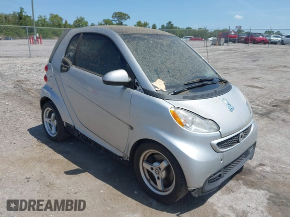 2013 Smart fortwo Pure with VIN WMEEJ3BA1DK632883, listed as a IAAI auction lot 42102529 with 74,071 mi miles. Bid and sale history available at carsss.com. Image 1.