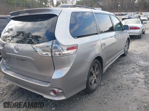 2011 Toyota Sienna SE with VIN 5TDXK3DC3BS049935, listed as a IAAI auction lot 41539665 with 269,130 mi miles. Bid and sale history available at carsss.com. Image 4.