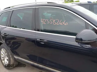 2016 Volkswagen Touareg Sport z VIN WVGEF9BP7GD012373, wystawiony jako IAAI lot #42358266 z przebiegiem 81 827 mil mil oraz . Historia ofert i sprzedaży dostępna na DreamBid. Obrazek 13.
