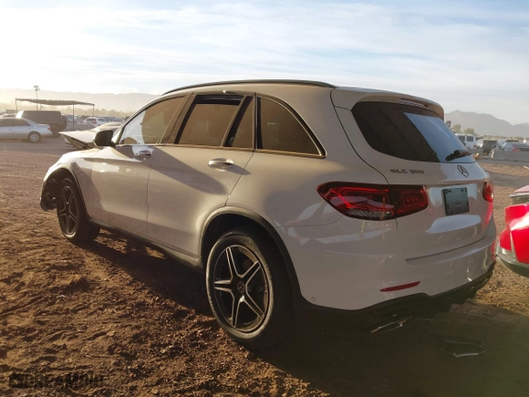 2022 Mercedes-Benz GLC with VIN W1N0G8EB2NV394902, listed as a IAAI auction lot 40949968 with 18,962 mi miles. Bid and sale history available at carsss.com. Image 3.