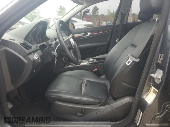 2010 Mercedes-Benz C 300 Sport z VIN WDDGF5EB6AR112535, wystawiony jako Copart lot #55605945 z przebiegiem 133 691 mil mil oraz Szkoda całkowita • Salvage title. Historia ofert i sprzedaży dostępna na DreamBid. Obrazek 7.