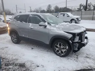 2021 Kia Seltos EX z VIN KNDERCAA3M7168779, wystawiony jako Copart lot #86548834 z przebiegiem 30 676 mil mil oraz Szkody całkowita. Historia ofert i sprzedaży dostępna na DreamBid. Obrazek 4.