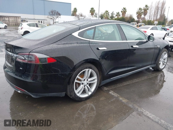 2013 Tesla Model S with VIN 5YJSA1CN0DFP20053, listed as a IAAI auction lot 41470660 with 61,568 mi miles and . Bid and sale history available at DreamBid. Image 4.