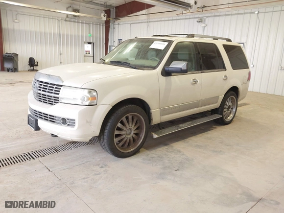 2007 Lincoln Navigator with VIN 5LMFU28517LJ07327, listed as a IAAI auction lot 41706941 with 225,124 mi miles. Bid and sale history available at carsss.com. Image 2.