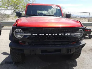 2024 Ford Bronco Wildtrak z VIN 1FMEE2BP1RLB27070, wystawiony jako Copart lot #54312945 z przebiegiem 3 354 mil mil oraz Szkoda całkowita • Salvage title. Historia ofert i sprzedaży dostępna na DreamBid. Obrazek 5.